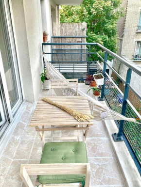 Appartement entier avec balcon sur cour à Paris
